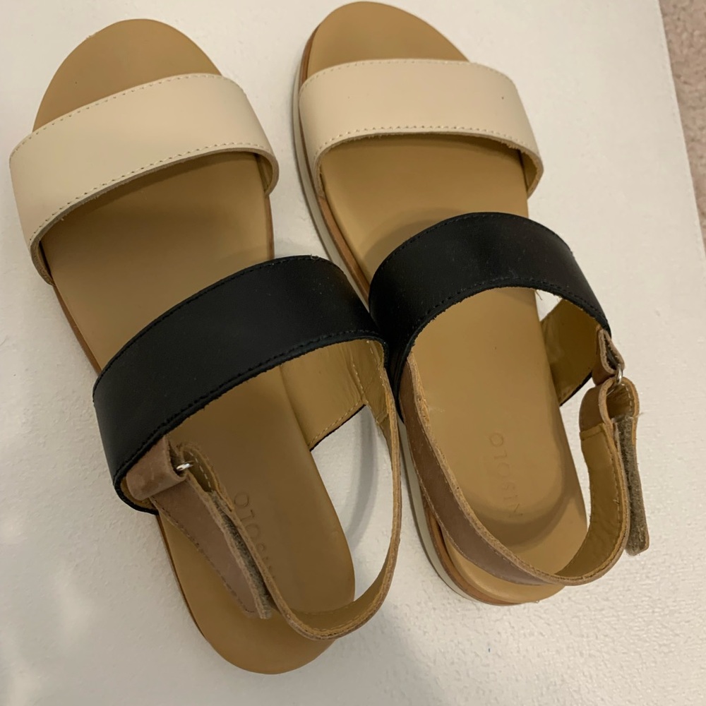 Nisolo size 8 platform sandals Black and Cream
